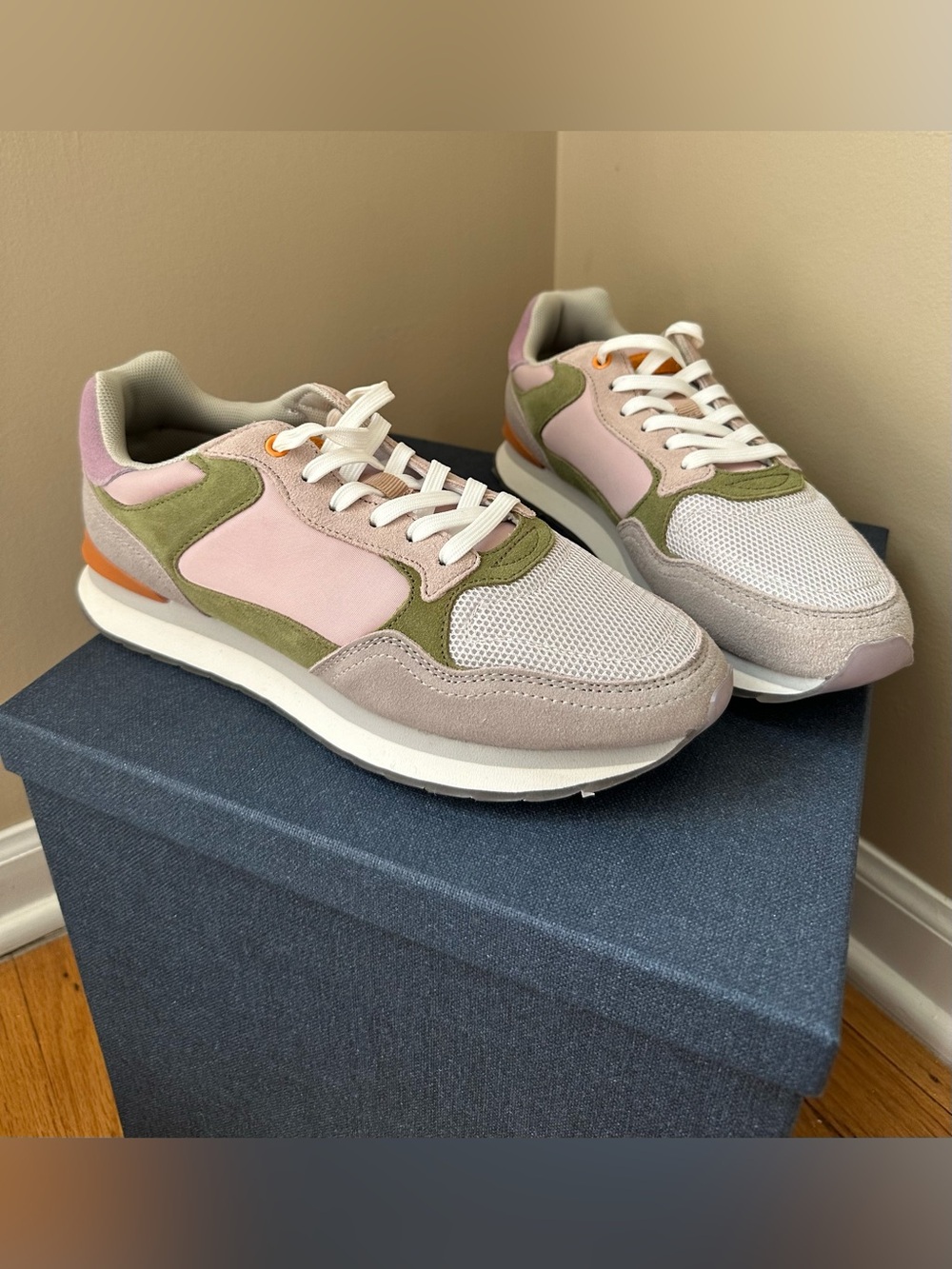 HOFF Orlando Sneakers, Women's 8, Pink Olive Suede, New